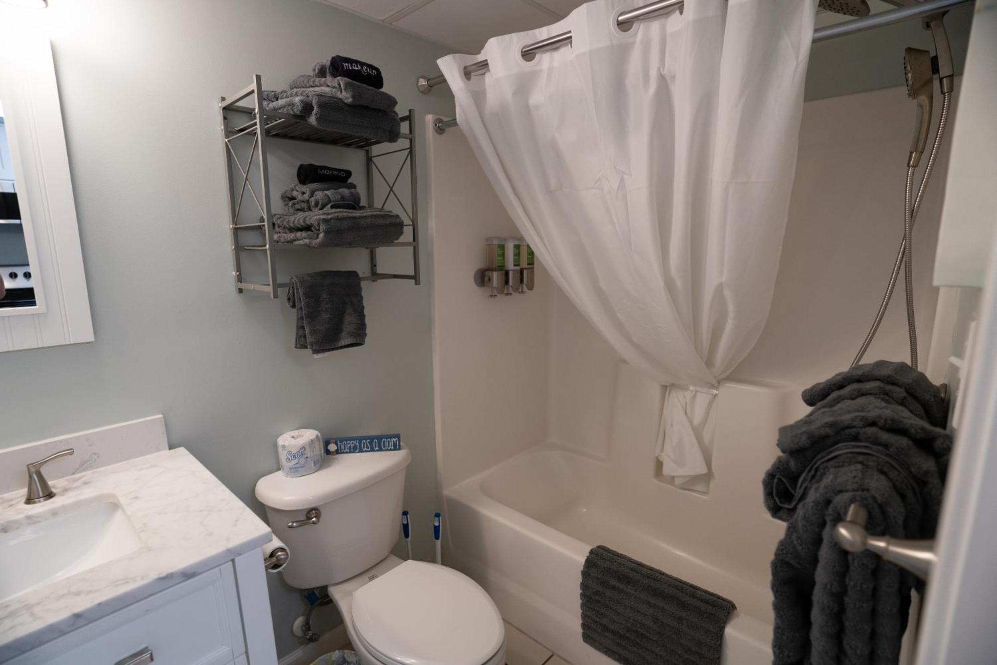 Oceanview Condo With Pool, Hot Tub, Balcony, Right On The Beach Myrtle Beach Exterior photo